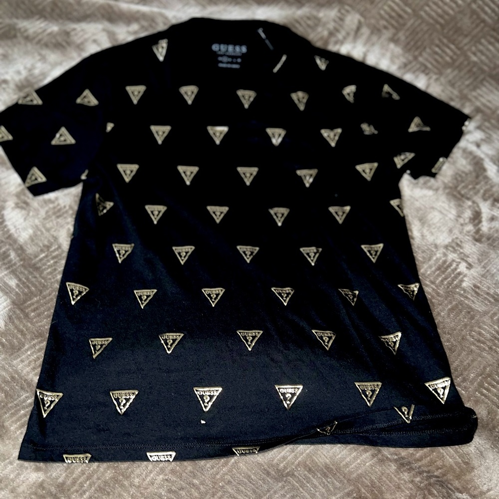 Guess tshirt